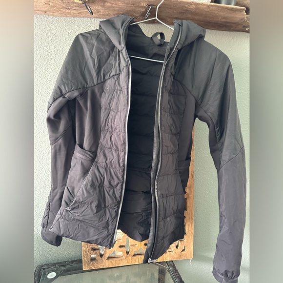 Lululemon water tight running jacket xs - Picture 4 of 5